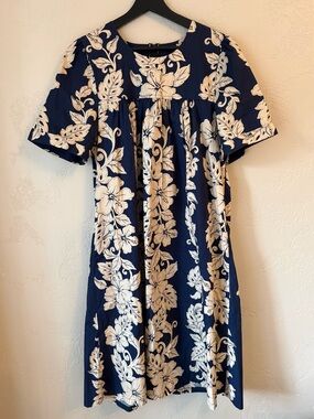 Royal Creations Navy Hawaiian Dress MuMu Floral Short-Sleeve Dress. size L Vintg